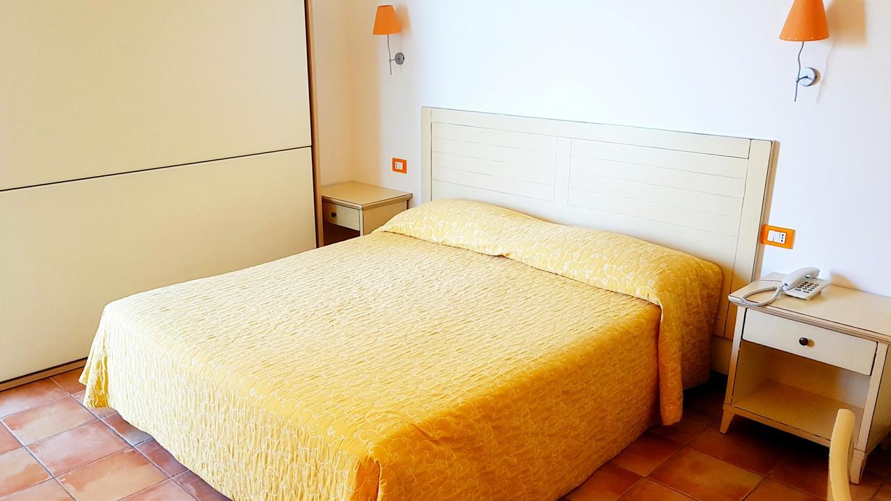 Hotel Villa Tramonto Direttamente Sul Mare ซานวินเชนโซ ภายนอก รูปภาพ